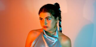 Zoé Hammer estreia com “Birdlike” e prepara sete videoclipes