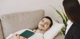 Tecnologia transforma a gestão de consultórios de psicologia A organização dos atendimentos e a digitalização dos processos administrativos fazem parte da transformação tecnológica na rotina dos psicólogos.