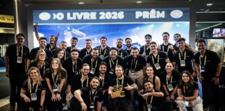 Grupo Escalada amplia operação após crescer com vendedores digitais Dhiego Rosa (ao centro com o troféu em mãos) e a equipe do Grupo Escalada comemorando o prêmio de Melhor Consultoria Oficial do Mercado Livre, entregue no Mercado Livre Experience, em São Paulo, em setembro de 2026