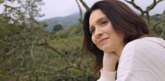 A gerente que enfrentou o câncer de mama e virou a voz do Outubro Rosa da Mahogany Andréa Vilas Boas, gerente de Tecnologia da Informação, virou a voz do Outubro Rosa da Mahogany.